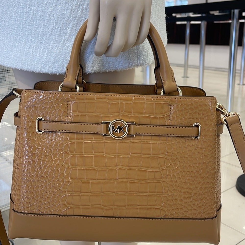 MICHAEL KORS
Reed Lg Leather Belted Satchel Crossbody Handbag CZ
Deer Crocodile